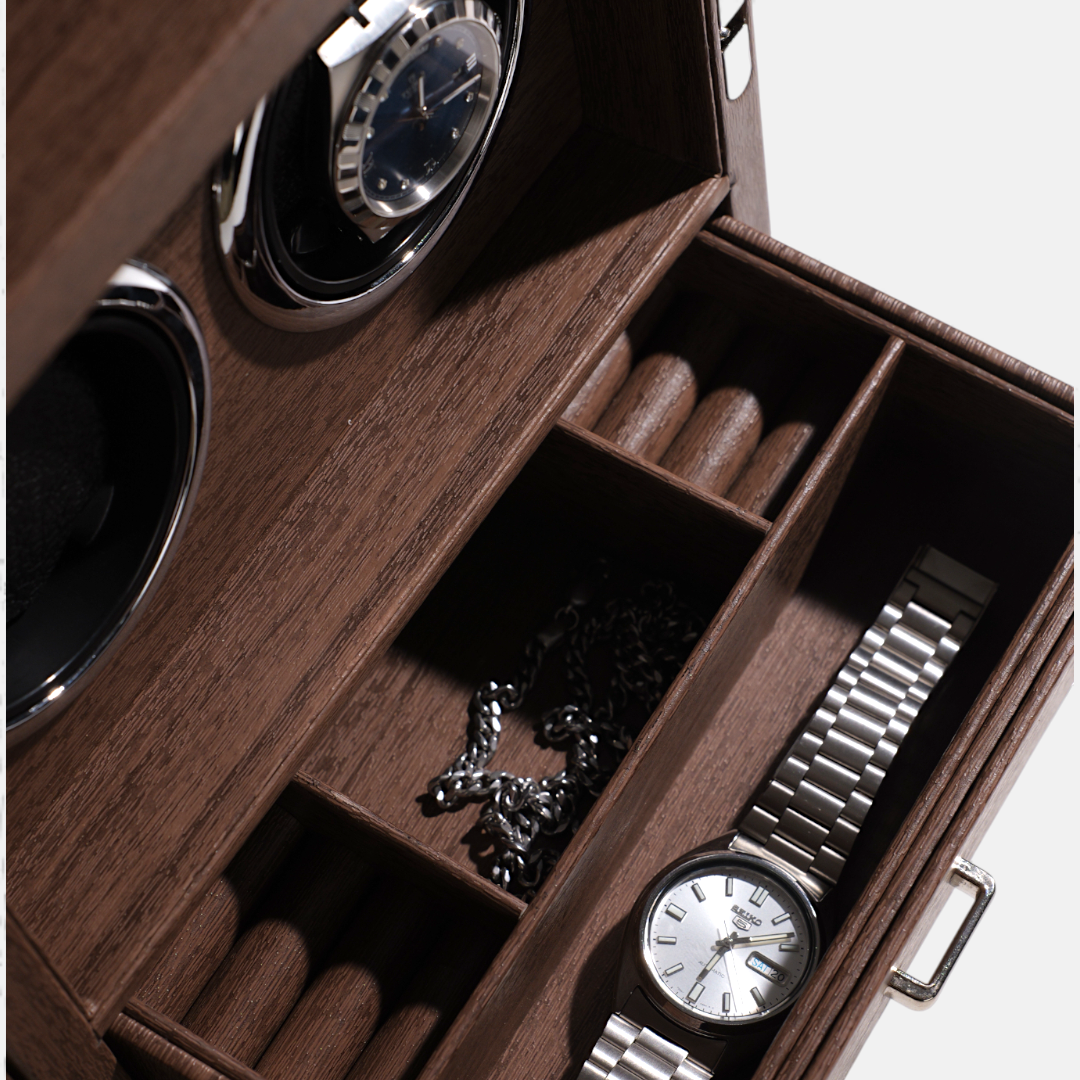 Winding, watches and jewellery in one.