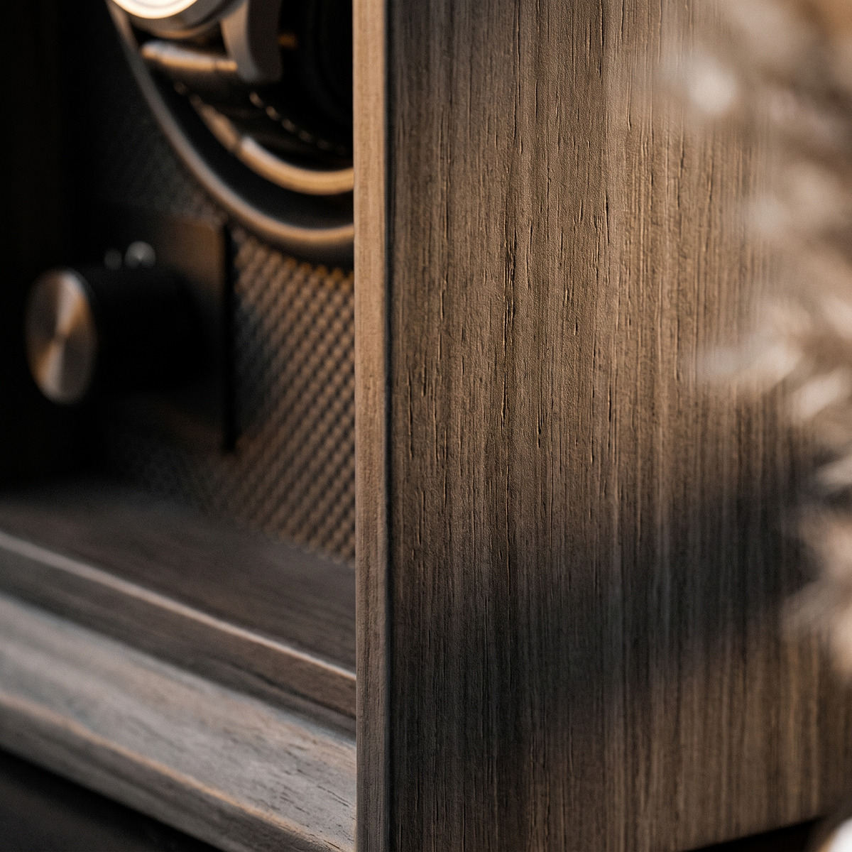 The Belgravia 4 watch winder, detail view